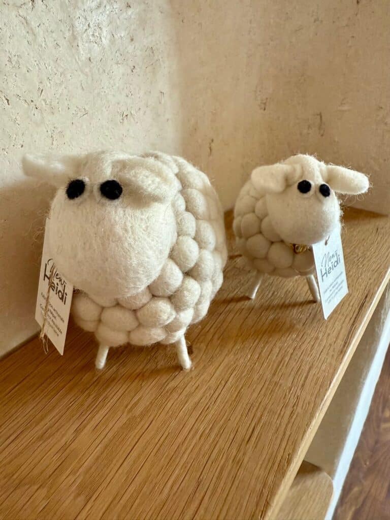 Mouton Laine Bouillie Ambiance – Saint Léna, boutique inspirée du Mont Saint Michel